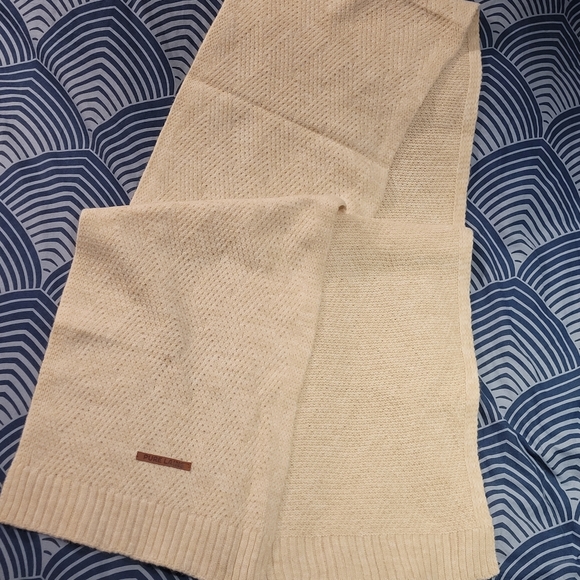 Beige Knit Scarf NWOT - Picture 3 of 3